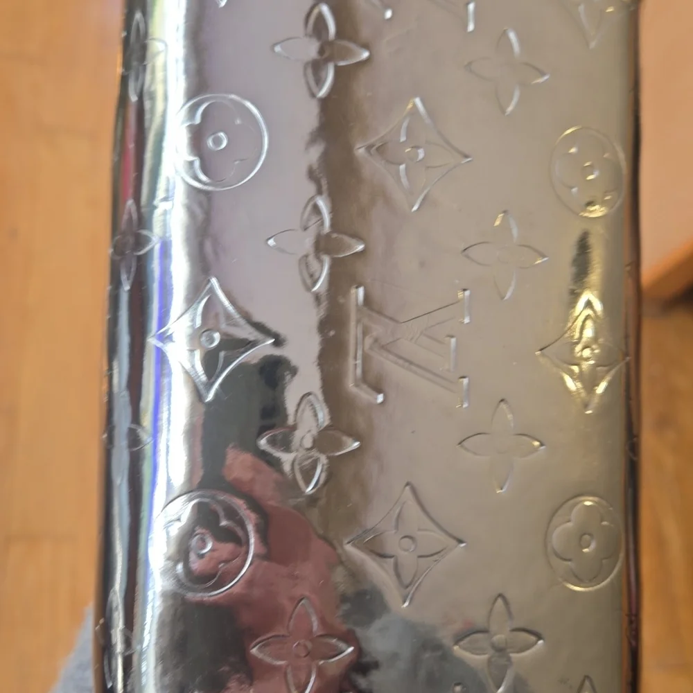 Louis Vuitton Shiny Silver Clutch - Picture 3 of 6